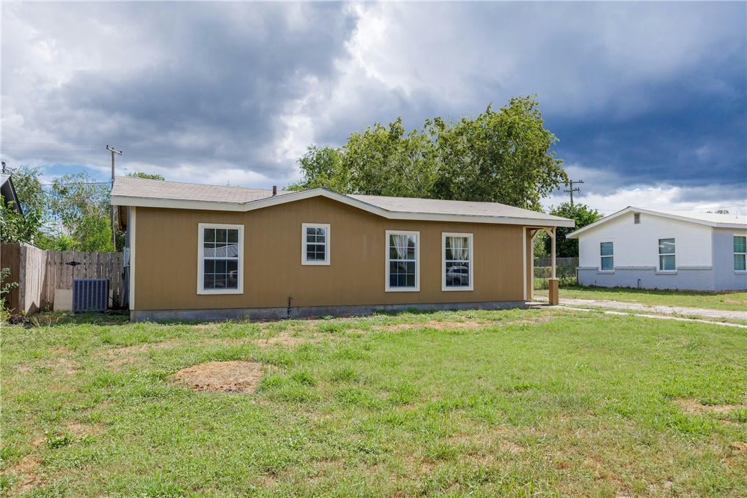 1402 E ROSEWOOD ST, BEEVILLE, TX 78102, photo 1 of 27