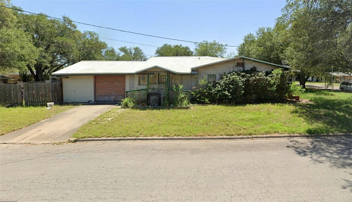 1606 N FOWLER ST, BEEVILLE, TX 78102, photo 1 of 16