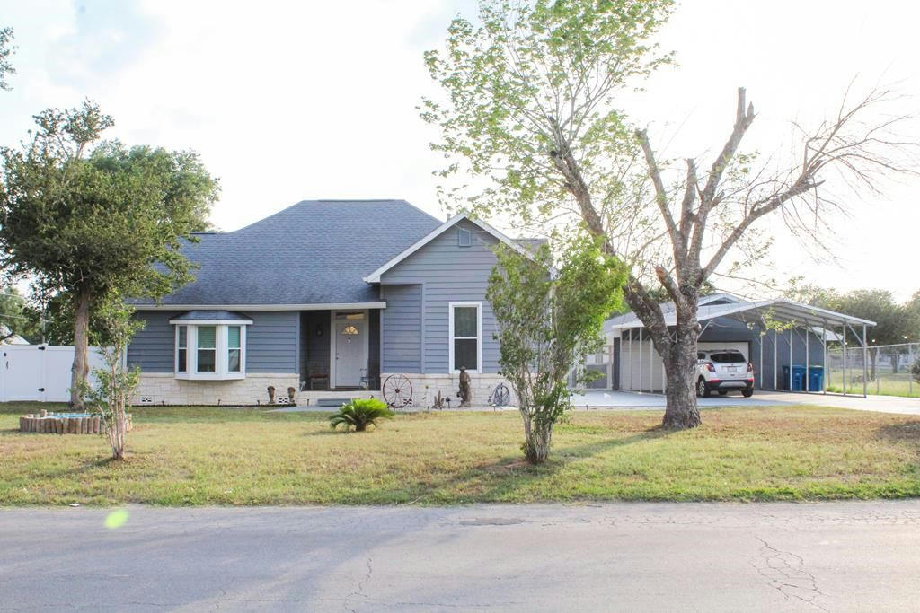 1301 N MADISON AVE, BEEVILLE, TX 78102, photo 1 of 34