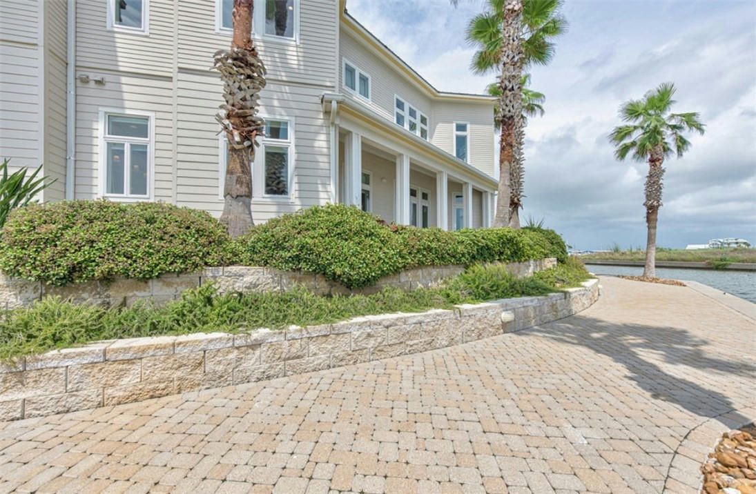 3700 ISLAND MOORINGS PKWY APT 10, PORT ARANSAS, TX 78373 Condo/Townhome