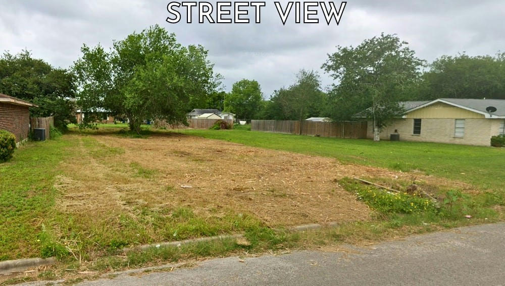 703 W JONES ST, BEEVILLE, TX 78102, photo 1 of 12