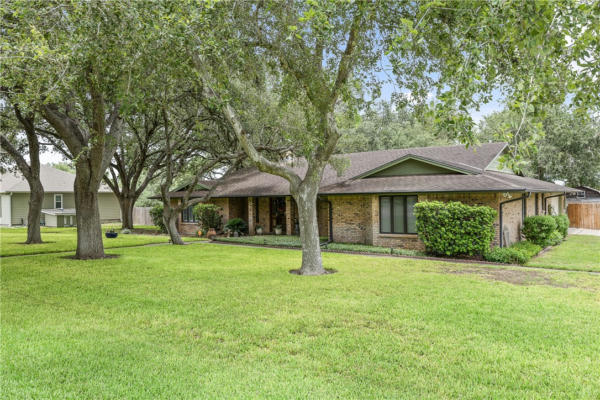 4880 TAYLOR DR, BEEVILLE, TX 78102, photo 4 of 40