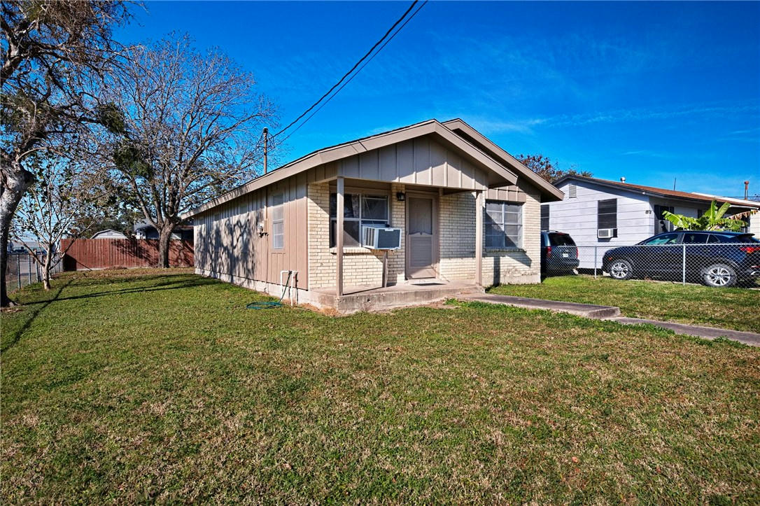 1018 LAREDO ST, SINTON, TX 78387, photo 1 of 13