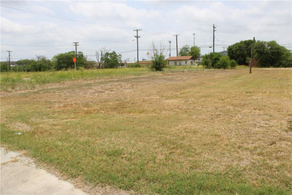 832 E MAIN AVE, ROBSTOWN, TX 78380 - Image 1